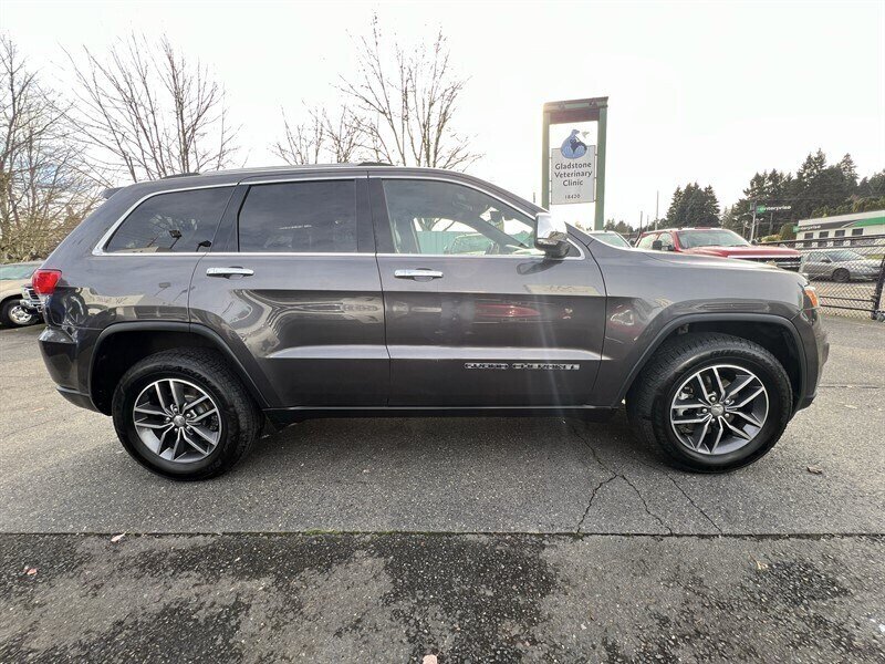 2017 Jeep Grand Cherokee Limited Pentastar 3.6L V6 295hp 260ft. lbs, 4X4, Leather Interior, Heated Front&Rear Seats, Heated Steering wheel, Power Sunroof, Parking Sensors, Power Liftgate, Backup Camera, Pwr 8-Way Seat with memory. - Photo 4 - Milwaukie, OR 97267