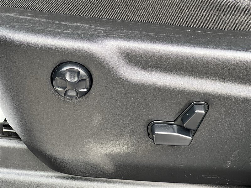 2017 Jeep Grand Cherokee Limited Pentastar 3.6L V6 295hp 260ft. lbs, 4X4, Leather Interior, Heated Front&Rear Seats, Heated Steering wheel, Power Sunroof, Parking Sensors, Power Liftgate, Backup Camera, Pwr 8-Way Seat with memory. - Photo 31 - Milwaukie, OR 97267