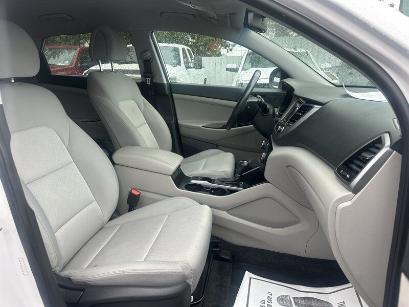 2017 Hyundai TUCSON Sport  1.6L Turbo I4 175hp, Backup Camera, Push Start, 19'' Alloy Wheels, Heated Side Mirrors, Blind Sport Detector with Rear Cross-Traffic Alert, Foglights, LED DRLs, Hands Free power Tailgate. - Photo 15 - Milwaukie, OR 97267