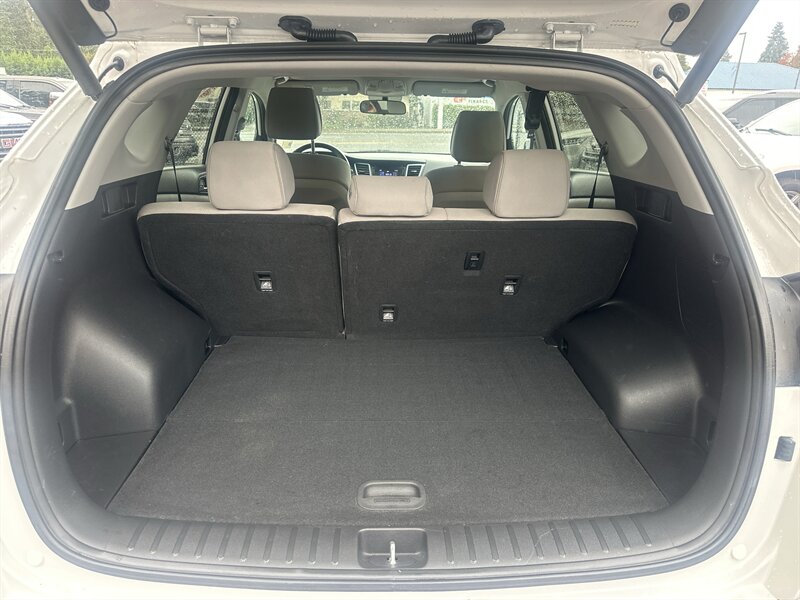 2017 Hyundai TUCSON Sport  1.6L Turbo I4 175hp, Backup Camera, Push Start, 19'' Alloy Wheels, Heated Side Mirrors, Blind Sport Detector with Rear Cross-Traffic Alert, Foglights, LED DRLs, Hands Free power Tailgate. - Photo 10 - Milwaukie, OR 97267