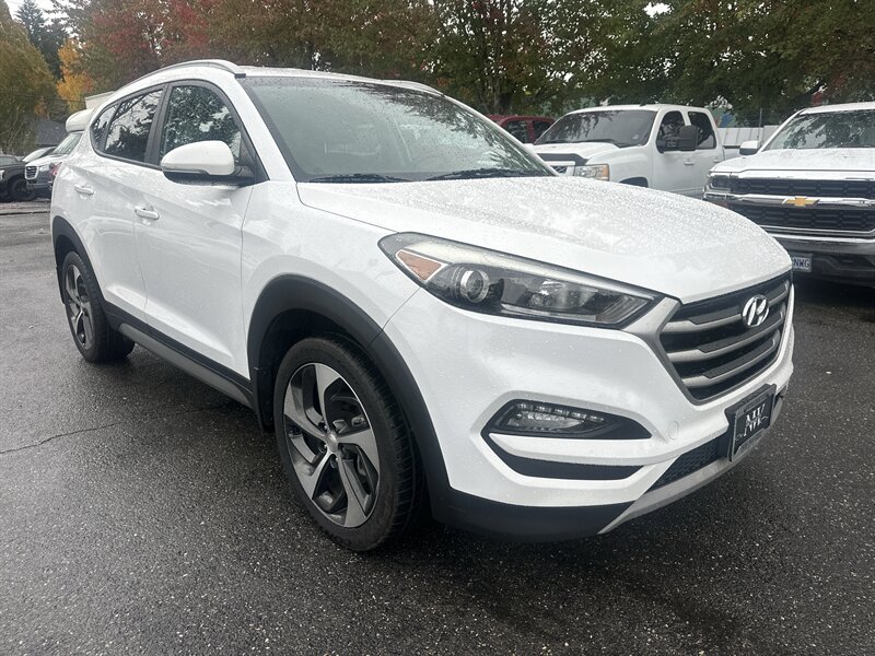 2017 Hyundai TUCSON Sport  1.6L Turbo I4 175hp, Backup Camera, Push Start, 19'' Alloy Wheels, Heated Side Mirrors, Blind Sport Detector with Rear Cross-Traffic Alert, Foglights, LED DRLs, Hands Free power Tailgate. - Photo 6 - Milwaukie, OR 97267