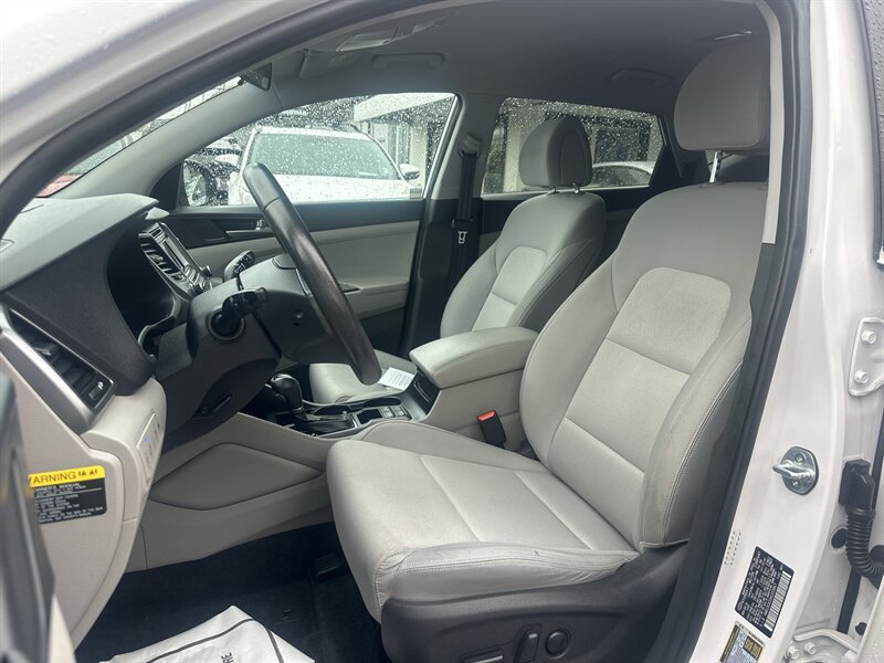 2017 Hyundai TUCSON Sport  1.6L Turbo I4 175hp, Backup Camera, Push Start, 19'' Alloy Wheels, Heated Side Mirrors, Blind Sport Detector with Rear Cross-Traffic Alert, Foglights, LED DRLs, Hands Free power Tailgate. - Photo 8 - Milwaukie, OR 97267