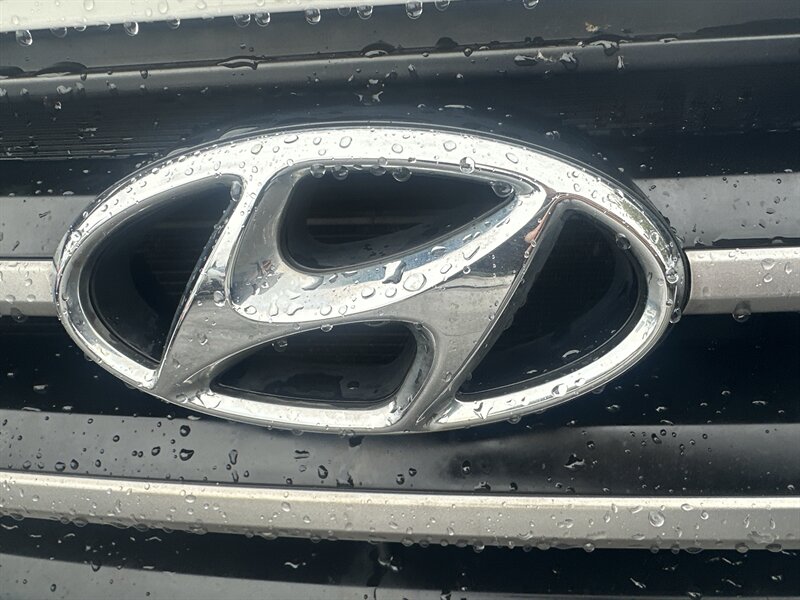 2017 Hyundai TUCSON Sport  1.6L Turbo I4 175hp, Backup Camera, Push Start, 19'' Alloy Wheels, Heated Side Mirrors, Blind Sport Detector with Rear Cross-Traffic Alert, Foglights, LED DRLs, Hands Free power Tailgate. - Photo 28 - Milwaukie, OR 97267