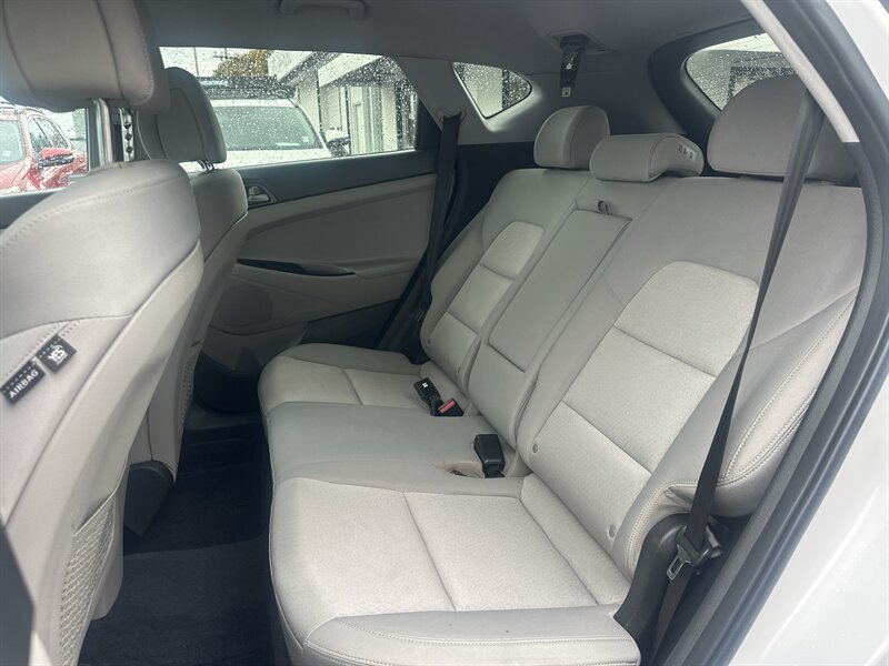 2017 Hyundai TUCSON Sport  1.6L Turbo I4 175hp, Backup Camera, Push Start, 19'' Alloy Wheels, Heated Side Mirrors, Blind Sport Detector with Rear Cross-Traffic Alert, Foglights, LED DRLs, Hands Free power Tailgate. - Photo 9 - Milwaukie, OR 97267