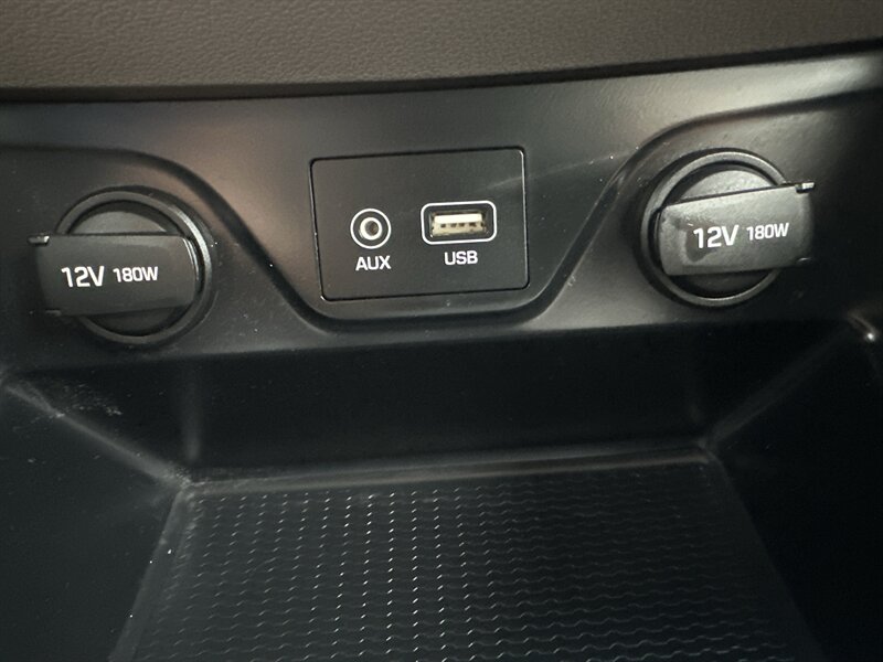 2017 Hyundai TUCSON Sport  1.6L Turbo I4 175hp, Backup Camera, Push Start, 19'' Alloy Wheels, Heated Side Mirrors, Blind Sport Detector with Rear Cross-Traffic Alert, Foglights, LED DRLs, Hands Free power Tailgate. - Photo 24 - Milwaukie, OR 97267