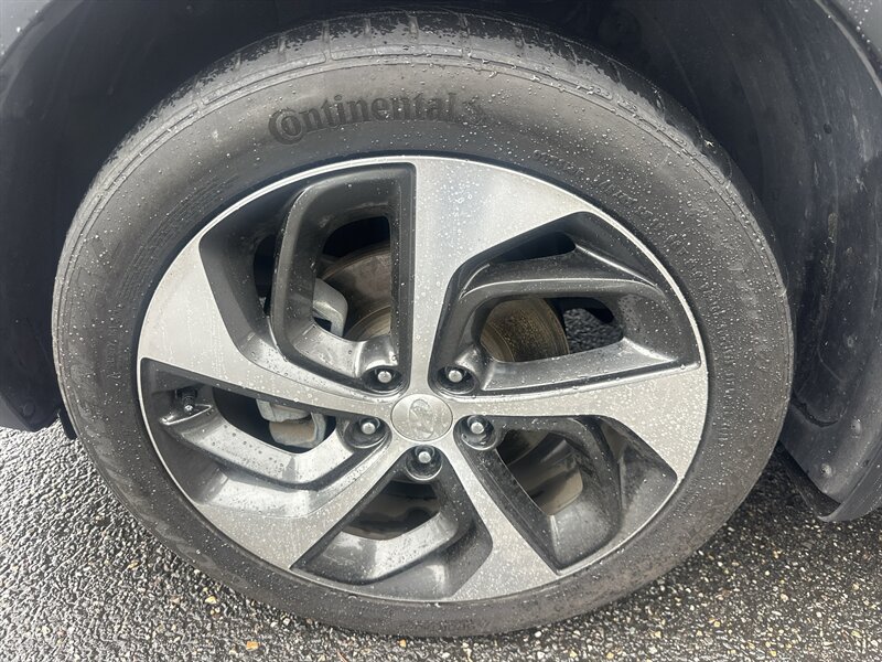 2017 Hyundai TUCSON Sport  1.6L Turbo I4 175hp, Backup Camera, Push Start, 19'' Alloy Wheels, Heated Side Mirrors, Blind Sport Detector with Rear Cross-Traffic Alert, Foglights, LED DRLs, Hands Free power Tailgate. - Photo 30 - Milwaukie, OR 97267