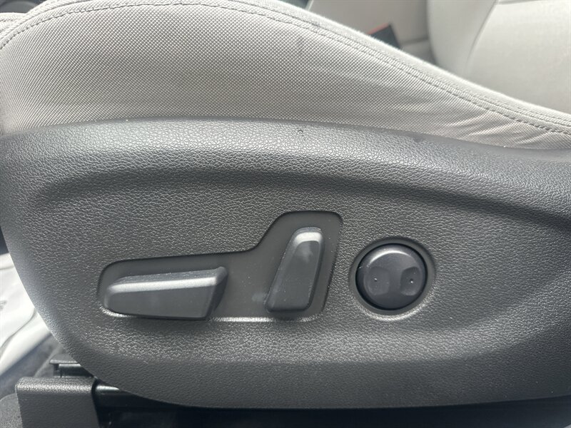 2017 Hyundai TUCSON Sport  1.6L Turbo I4 175hp, Backup Camera, Push Start, 19'' Alloy Wheels, Heated Side Mirrors, Blind Sport Detector with Rear Cross-Traffic Alert, Foglights, LED DRLs, Hands Free power Tailgate. - Photo 17 - Milwaukie, OR 97267