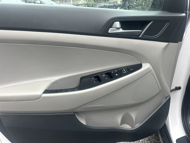 2017 Hyundai TUCSON Sport  1.6L Turbo I4 175hp, Backup Camera, Push Start, 19'' Alloy Wheels, Heated Side Mirrors, Blind Sport Detector with Rear Cross-Traffic Alert, Foglights, LED DRLs, Hands Free power Tailgate. - Photo 16 - Milwaukie, OR 97267