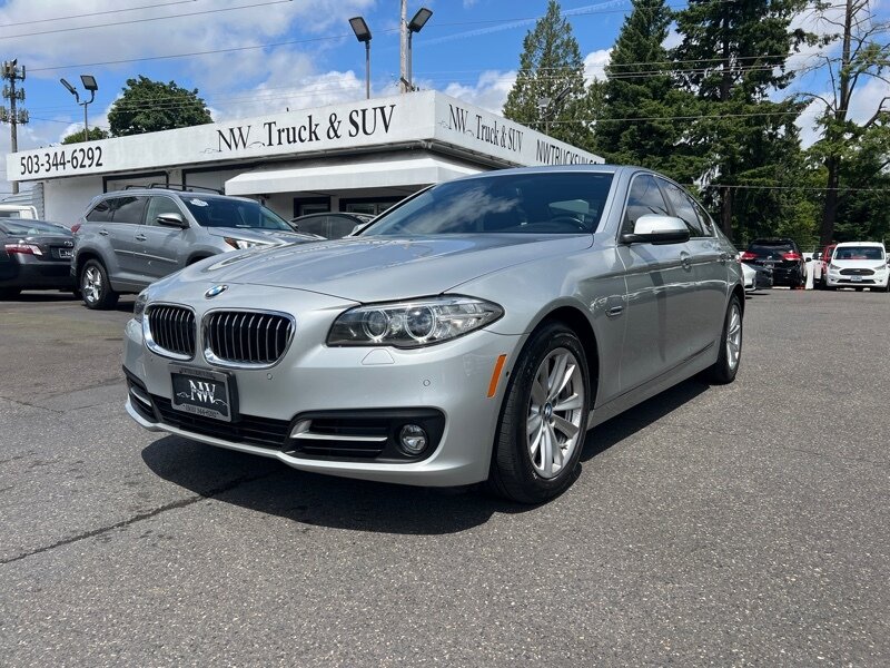 2016 BMW 528i xDrive  2.0 Turbo, AWD, All Wheel Drive, Moon Roof, Navigation