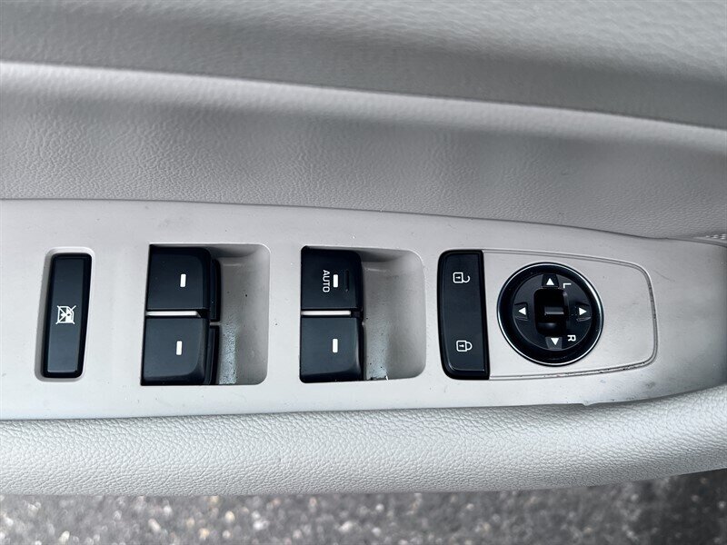 2016 Hyundai SONATA Hybrid SE 2.0L Hybrid I4 192hp 271ft. lbs, Cloth Interior, Backup Camera, Bluetooth connectivity, AUX and USB, premium wheels - Photo 22 - Milwaukie, OR 97267