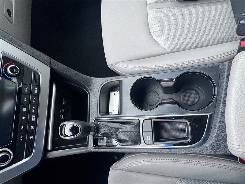 2016 Hyundai SONATA Hybrid SE 2.0L Hybrid I4 192hp 271ft. lbs, Cloth Interior, Backup Camera, Bluetooth connectivity, AUX and USB, premium wheels - Photo 31 - Milwaukie, OR 97267