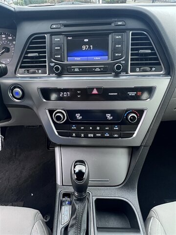 2016 Hyundai SONATA Hybrid SE 2.0L Hybrid I4 192hp 271ft. lbs, Cloth Interior, Backup Camera, Bluetooth connectivity, AUX and USB, premium wheels - Photo 14 - Milwaukie, OR 97267