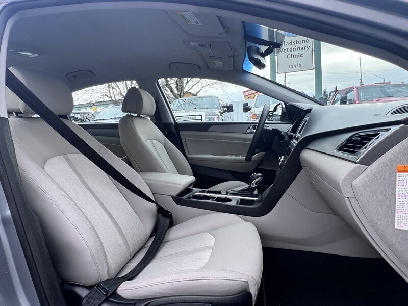 2016 Hyundai SONATA Hybrid SE 2.0L Hybrid I4 192hp 271ft. lbs, Cloth Interior, Backup Camera, Bluetooth connectivity, AUX and USB, premium wheels - Photo 23 - Milwaukie, OR 97267
