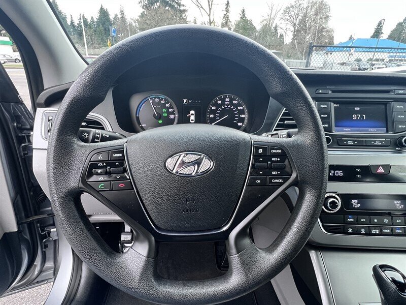 2016 Hyundai SONATA Hybrid SE 2.0L Hybrid I4 192hp 271ft. lbs, Cloth Interior, Backup Camera, Bluetooth connectivity, AUX and USB, premium wheels - Photo 15 - Milwaukie, OR 97267