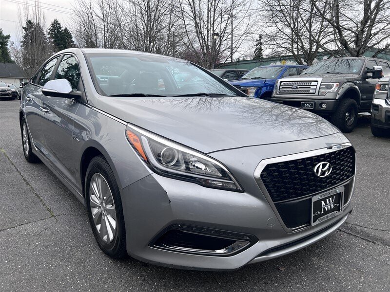 2016 Hyundai SONATA Hybrid SE 2.0L Hybrid I4 192hp 271ft. lbs, Cloth Interior, Backup Camera, Bluetooth connectivity, AUX and USB, premium wheels - Photo 2 - Milwaukie, OR 97267