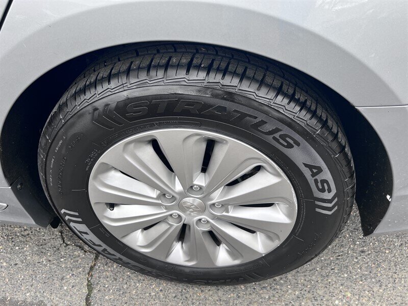 2016 Hyundai SONATA Hybrid SE 2.0L Hybrid I4 192hp 271ft. lbs, Cloth Interior, Backup Camera, Bluetooth connectivity, AUX and USB, premium wheels - Photo 28 - Milwaukie, OR 97267