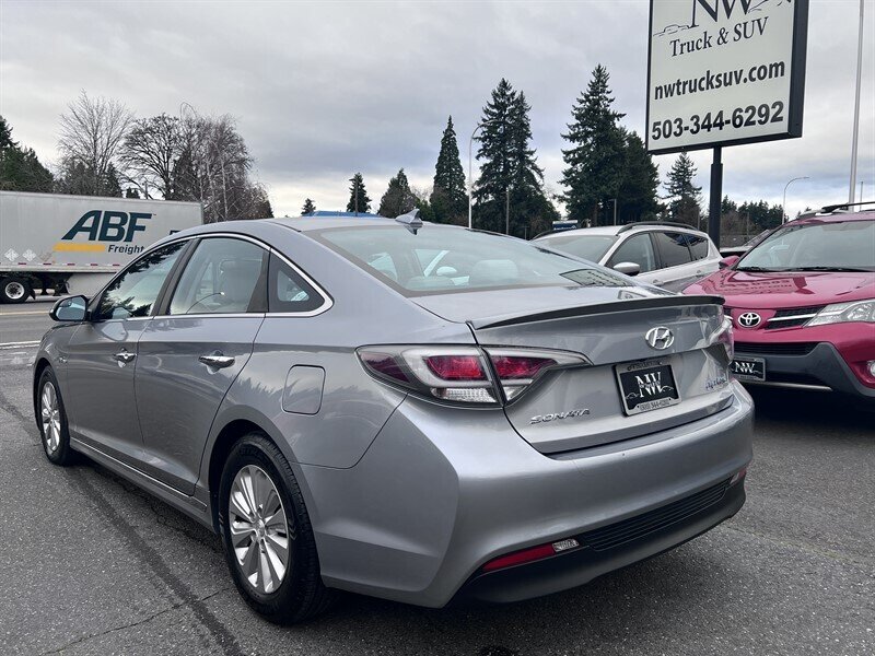 2016 Hyundai SONATA Hybrid SE 2.0L Hybrid I4 192hp 271ft. lbs, Cloth Interior, Backup Camera, Bluetooth connectivity, AUX and USB, premium wheels - Photo 6 - Milwaukie, OR 97267