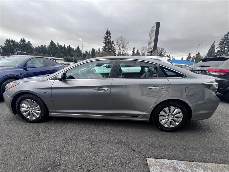 2016 Hyundai SONATA Hybrid SE 2.0L Hybrid I4 192hp 271ft. lbs, Cloth Interior, Backup Camera, Bluetooth connectivity, AUX and USB, premium wheels - Photo 5 - Milwaukie, OR 97267