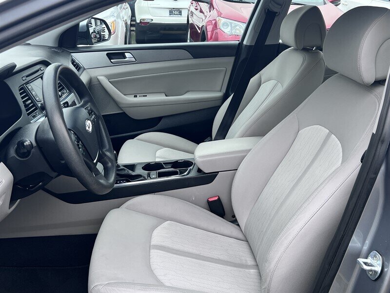 2016 Hyundai SONATA Hybrid SE 2.0L Hybrid I4 192hp 271ft. lbs, Cloth Interior, Backup Camera, Bluetooth connectivity, AUX and USB, premium wheels - Photo 12 - Milwaukie, OR 97267