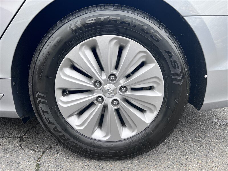 2016 Hyundai SONATA Hybrid SE 2.0L Hybrid I4 192hp 271ft. lbs, Cloth Interior, Backup Camera, Bluetooth connectivity, AUX and USB, premium wheels - Photo 27 - Milwaukie, OR 97267