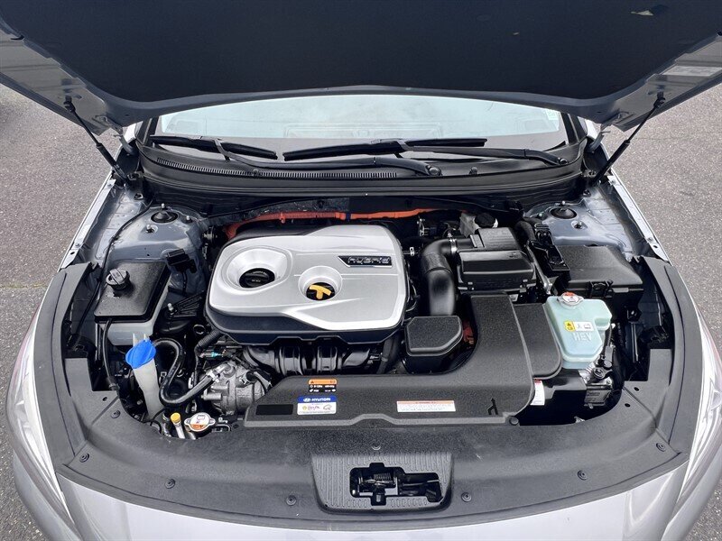 2016 Hyundai SONATA Hybrid SE 2.0L Hybrid I4 192hp 271ft. lbs, Cloth Interior, Backup Camera, Bluetooth connectivity, AUX and USB, premium wheels - Photo 10 - Milwaukie, OR 97267