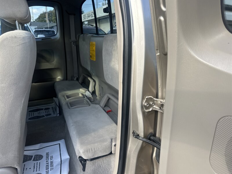 2006 Toyota Tacoma PreRunner V6   - Photo 11 - Milwaukie, OR 97267