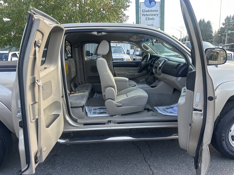 2006 Toyota Tacoma PreRunner V6   - Photo 15 - Milwaukie, OR 97267