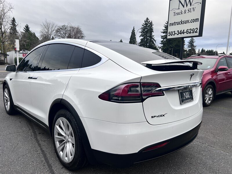 2017 Tesla Model X 75D Electric 328hp 387ft. lbs, AWD, Dual Motor, Black Interior, Backup Camera, Navigation, 3Rd Row Seating, Suicide Doors. - Photo 6 - Milwaukie, OR 97267