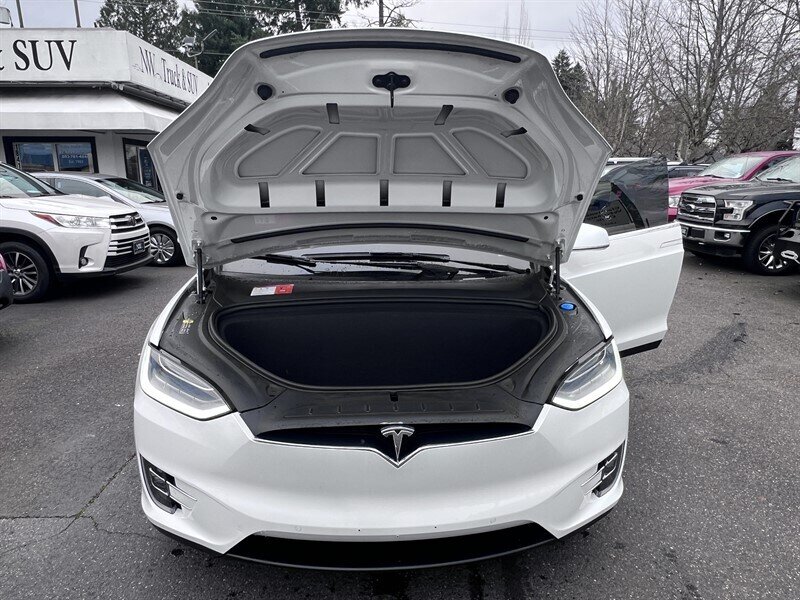 2017 Tesla Model X 75D Electric 328hp 387ft. lbs, AWD, Dual Motor, Black Interior, Backup Camera, Navigation, 3Rd Row Seating, Suicide Doors. - Photo 12 - Milwaukie, OR 97267