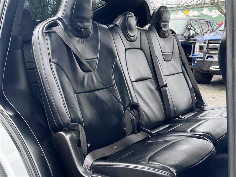 2017 Tesla Model X 75D Electric 328hp 387ft. lbs, AWD, Dual Motor, Black Interior, Backup Camera, Navigation, 3Rd Row Seating, Suicide Doors. - Photo 24 - Milwaukie, OR 97267