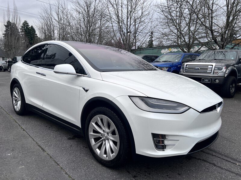 2017 Tesla Model X 75D Electric 328hp 387ft. lbs, AWD, Dual Motor, Black Interior, Backup Camera, Navigation, 3Rd Row Seating, Suicide Doors. - Photo 2 - Milwaukie, OR 97267