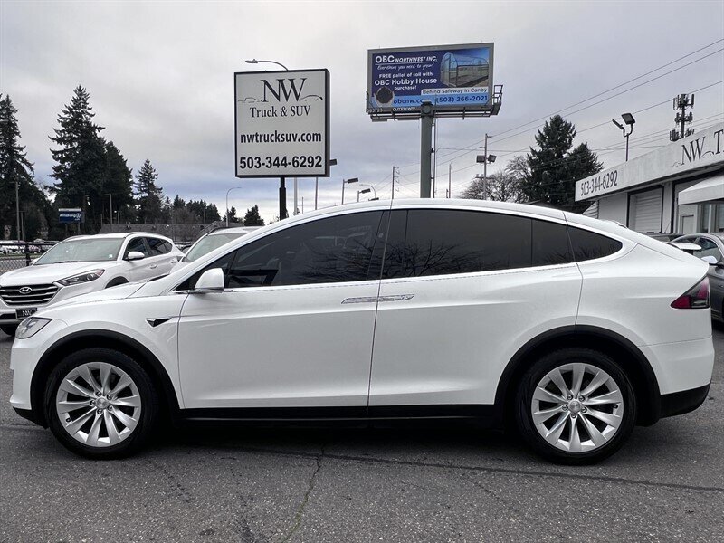 2017 Tesla Model X 75D Electric 328hp 387ft. lbs, AWD, Dual Motor, Black Interior, Backup Camera, Navigation, 3Rd Row Seating, Suicide Doors. - Photo 3 - Milwaukie, OR 97267
