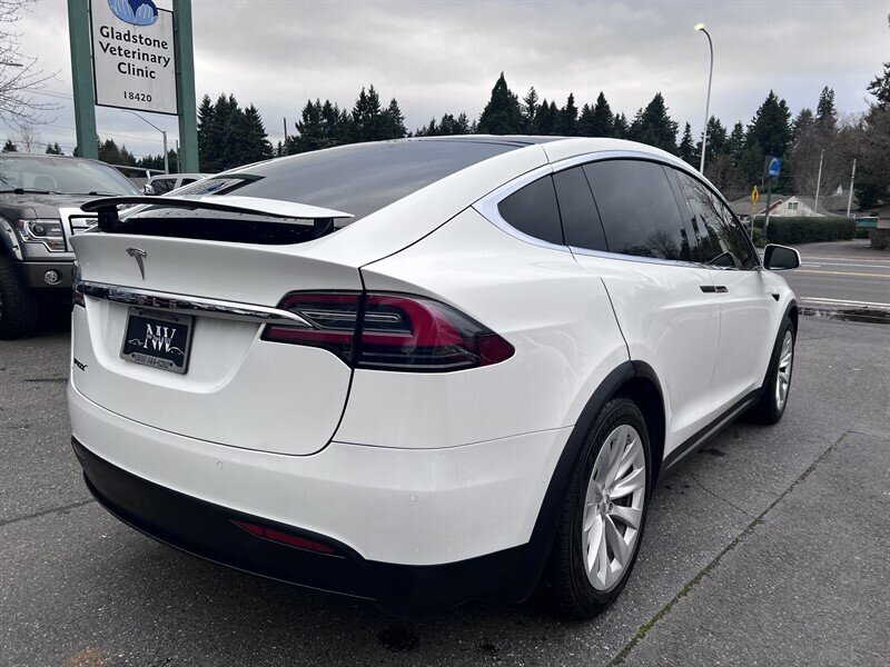 2017 Tesla Model X 75D Electric 328hp 387ft. lbs, AWD, Dual Motor, Black Interior, Backup Camera, Navigation, 3Rd Row Seating, Suicide Doors. - Photo 7 - Milwaukie, OR 97267