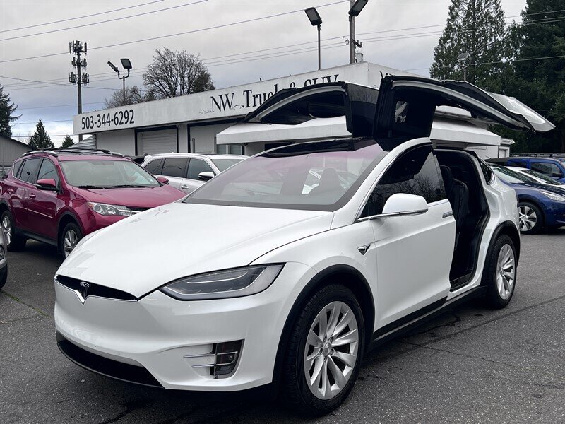 2017 Tesla Model X 75D Electric 328hp 387ft. lbs, AWD, Dual Motor, Black Interior, Backup Camera, Navigation, 3Rd Row Seating, Suicide Doors. - Photo 29 - Milwaukie, OR 97267