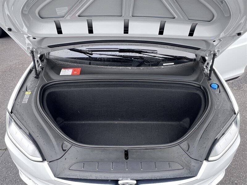 2017 Tesla Model X 75D Electric 328hp 387ft. lbs, AWD, Dual Motor, Black Interior, Backup Camera, Navigation, 3Rd Row Seating, Suicide Doors. - Photo 11 - Milwaukie, OR 97267