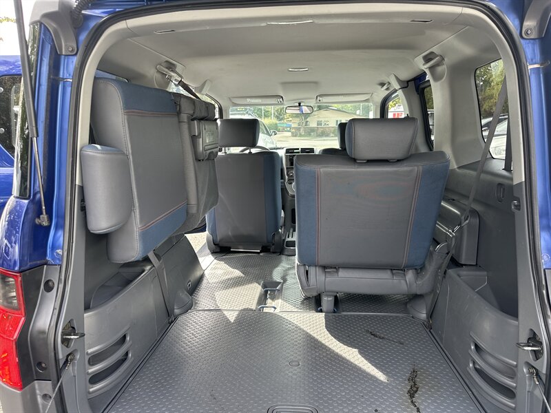 2004 Honda Element LX  2.4L I4 160hp 161ft. lbs, FWD, New Tires, Rear Seats folds up. More Cargo Room - Photo 15 - Milwaukie, OR 97267