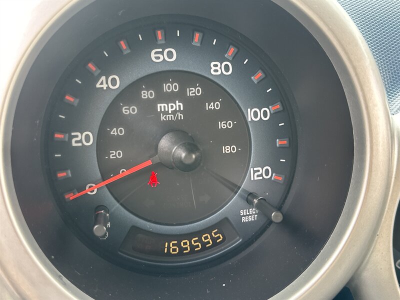 2004 Honda Element LX  2.4L I4 160hp 161ft. lbs, FWD, New Tires, Rear Seats folds up. More Cargo Room - Photo 19 - Milwaukie, OR 97267
