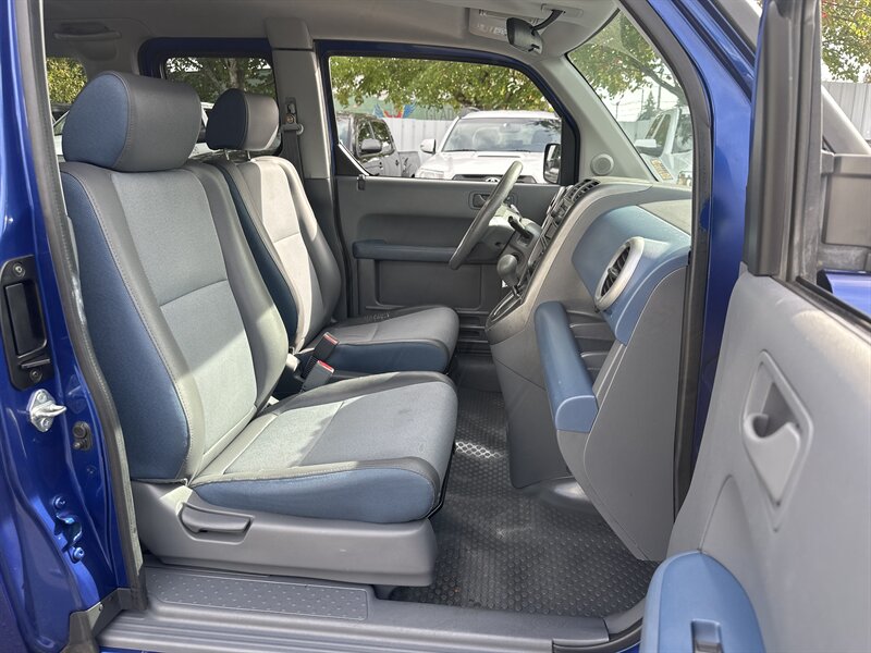 2004 Honda Element LX  2.4L I4 160hp 161ft. lbs, FWD, New Tires, Rear Seats folds up. More Cargo Room - Photo 10 - Milwaukie, OR 97267