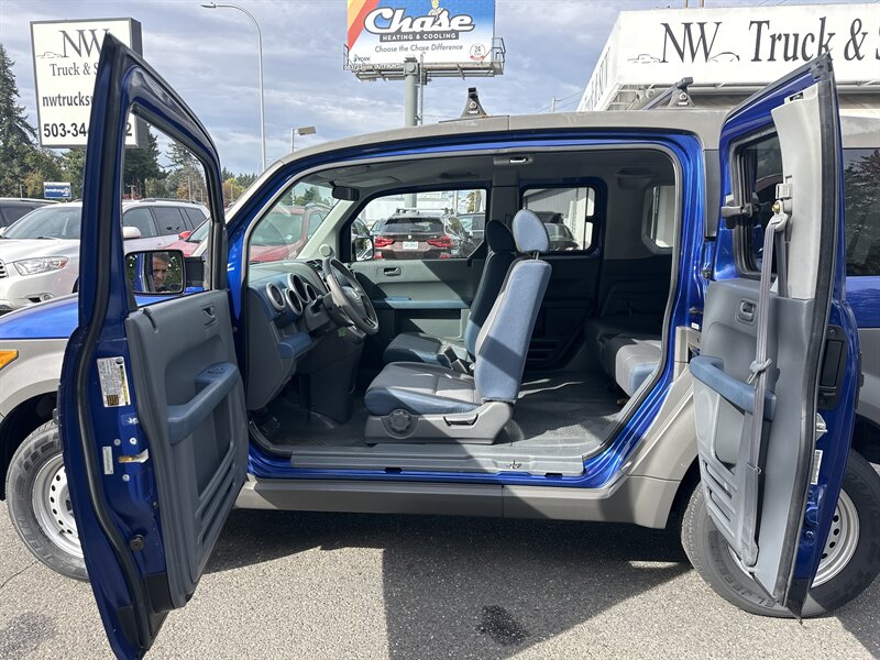 2004 Honda Element LX  2.4L I4 160hp 161ft. lbs, FWD, New Tires, Rear Seats folds up. More Cargo Room - Photo 9 - Milwaukie, OR 97267