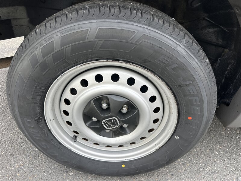 2004 Honda Element LX  2.4L I4 160hp 161ft. lbs, FWD, New Tires, Rear Seats folds up. More Cargo Room - Photo 27 - Milwaukie, OR 97267