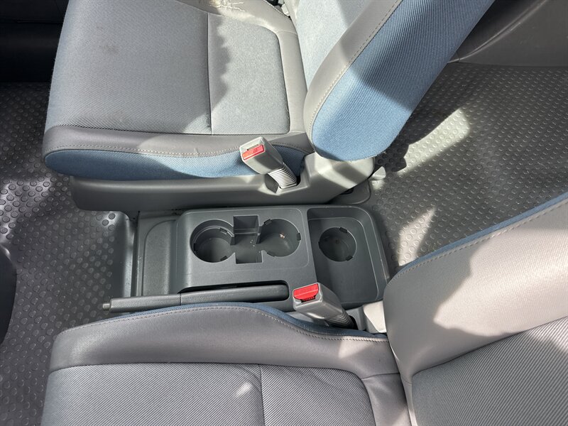 2004 Honda Element LX  2.4L I4 160hp 161ft. lbs, FWD, New Tires, Rear Seats folds up. More Cargo Room - Photo 21 - Milwaukie, OR 97267