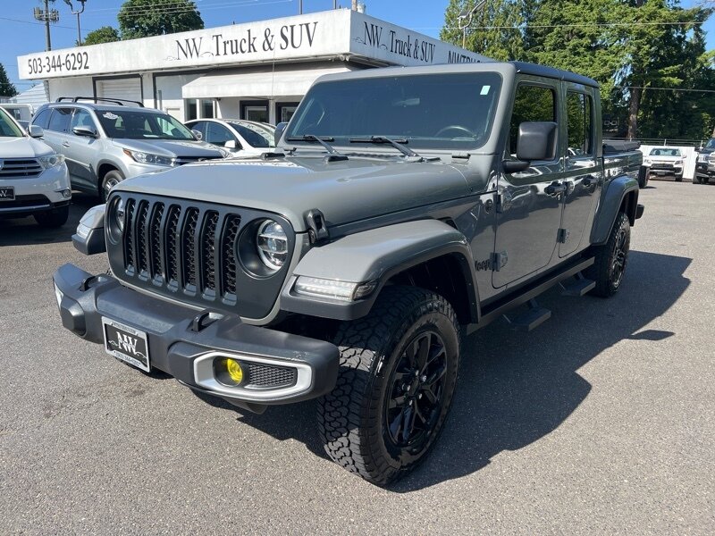2022 Jeep Gladiator Sport  3.0 Turbo Diesel, 4X4, 4WD, 4 Wheel Drive, Hard Top, Metal Bed Cover, Running Boards