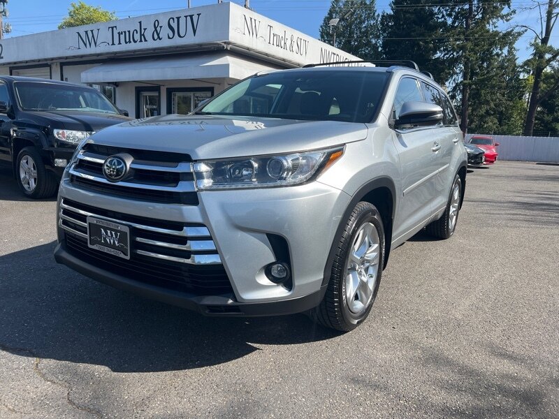 2019 Toyota Highlander Limited  3.6 V6, AWD, Heated/Cooled Seats, Moon Roof, DVD Player, Navigation
