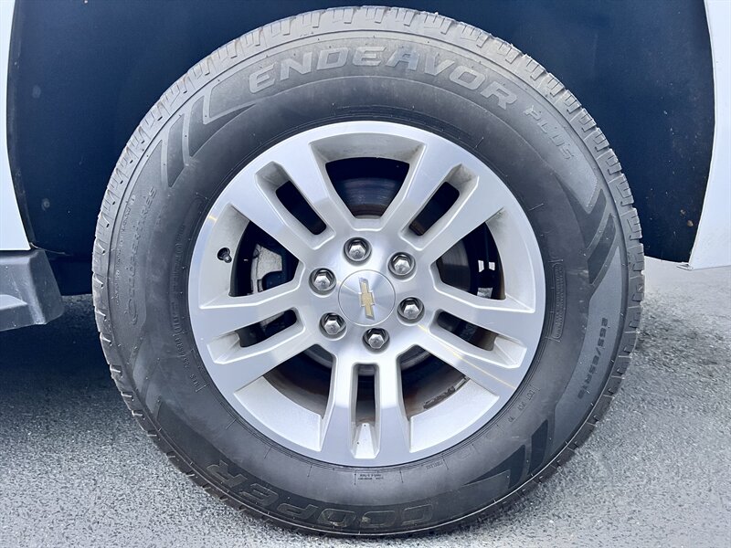 2018 Chevrolet Tahoe LT EcoTec3 5.3L V8 355hp 383ft. lbs, 4X4, AWD, Leather Interior, Cooling and Heated seats, Memory Seats, Navigation, Backup Camera, Parking Sensors, Running Boards, Power Liftgate, Power Folding Mirrors. - Photo 46 - Milwaukie, OR 97267