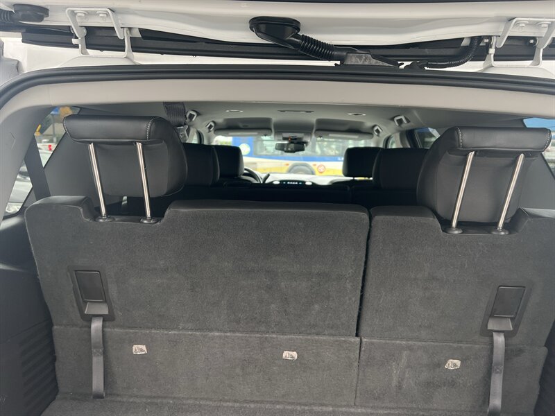 2018 Chevrolet Tahoe LT EcoTec3 5.3L V8 355hp 383ft. lbs, 4X4, AWD, Leather Interior, Cooling and Heated seats, Memory Seats, Navigation, Backup Camera, Parking Sensors, Running Boards, Power Liftgate, Power Folding Mirrors. - Photo 23 - Milwaukie, OR 97267