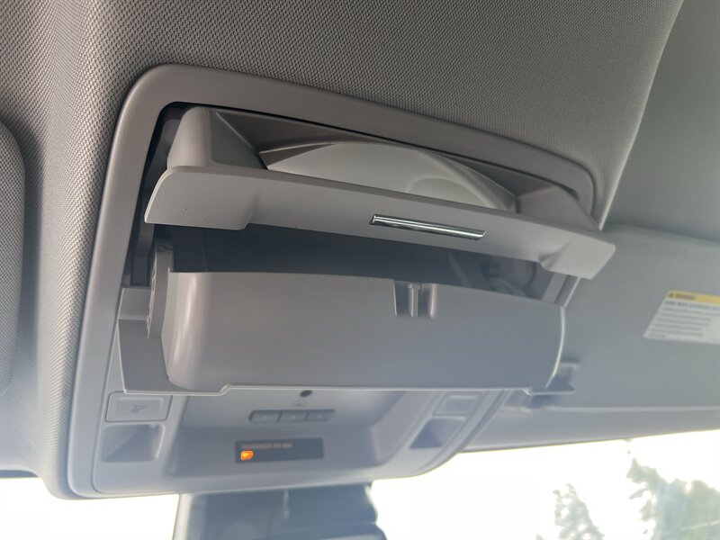 2018 Chevrolet Tahoe LT EcoTec3 5.3L V8 355hp 383ft. lbs, 4X4, AWD, Leather Interior, Cooling and Heated seats, Memory Seats, Navigation, Backup Camera, Parking Sensors, Running Boards, Power Liftgate, Power Folding Mirrors. - Photo 41 - Milwaukie, OR 97267