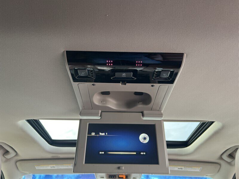 2017 Cadillac Escalade Luxury EcoTec3 6.2L V8 420hp, 4X4, Tow Hitch , 7 Seats, Leather Interior, Heat & Cool Seats, Moonroof, Parking Sensors, Navigation, Heads Up Display, Backup Camera, Rearview Mirror Cam, Running Boards. - Photo 34 - Milwaukie, OR 97267