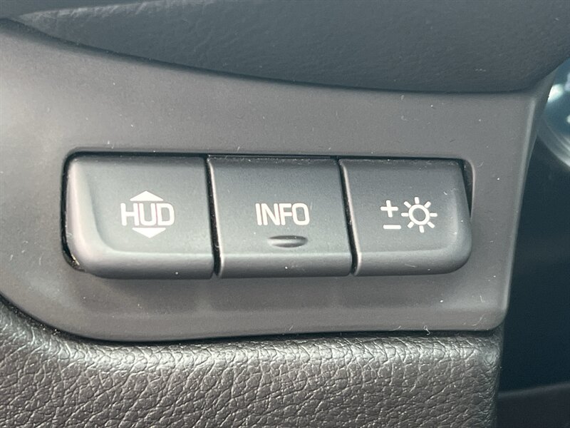 2017 Cadillac Escalade Luxury EcoTec3 6.2L V8 420hp 460ft, 4X4, Tow Hitch , 7 Seats, Leather Interior, Heat & Cool Seats, Moonroof, Parking Sensors, Navigation, Heads Up Display, Backup Camera, Rearview Mirror Cam, Running Boards. - Photo 41 - Milwaukie, OR 97267