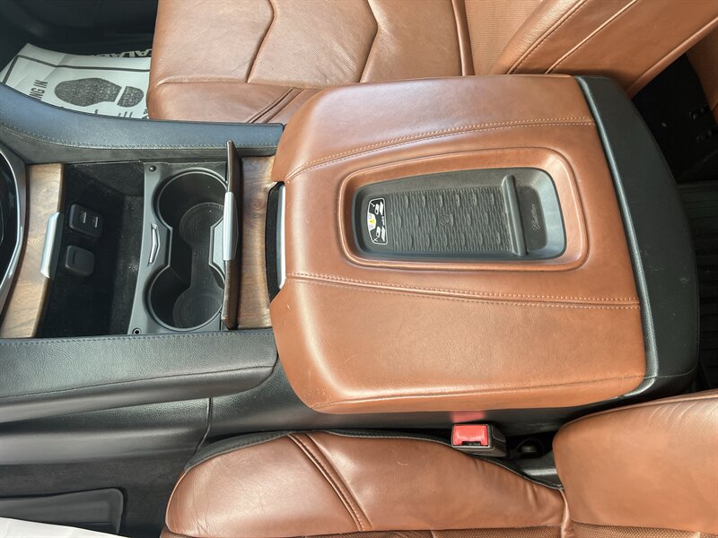 2017 Cadillac Escalade Luxury EcoTec3 6.2L V8 420hp 460ft, 4X4, Tow Hitch , 7 Seats, Leather Interior, Heat & Cool Seats, Moonroof, Parking Sensors, Navigation, Heads Up Display, Backup Camera, Rearview Mirror Cam, Running Boards. - Photo 20 - Milwaukie, OR 97267