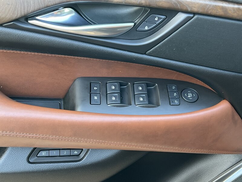 2017 Cadillac Escalade Luxury EcoTec3 6.2L V8 420hp 460ft, 4X4, Tow Hitch , 7 Seats, Leather Interior, Heat & Cool Seats, Moonroof, Parking Sensors, Navigation, Heads Up Display, Backup Camera, Rearview Mirror Cam, Running Boards. - Photo 17 - Milwaukie, OR 97267